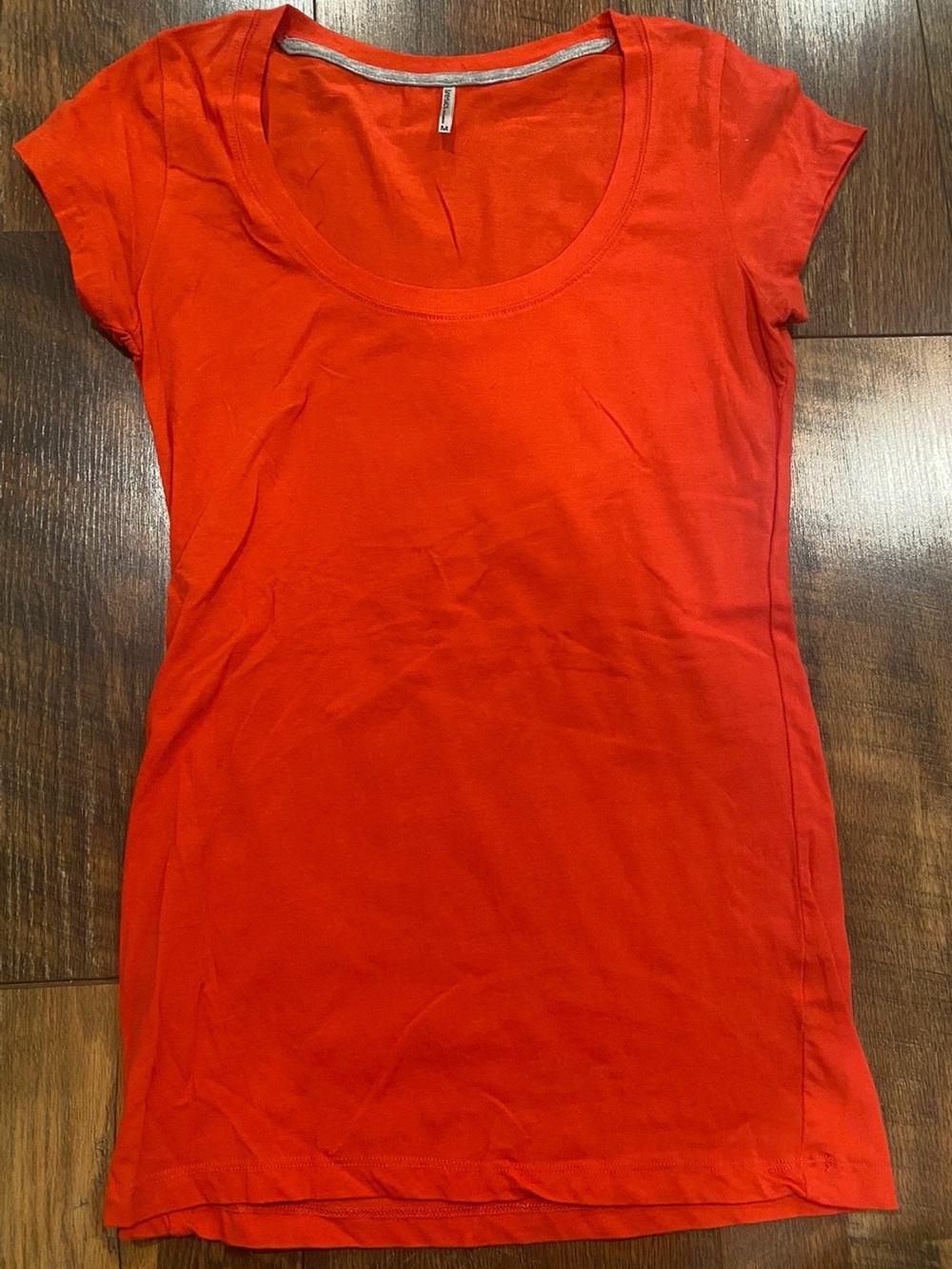Tresics Scoop Neck Short Sleeve Tee in Bright Orange size Medium